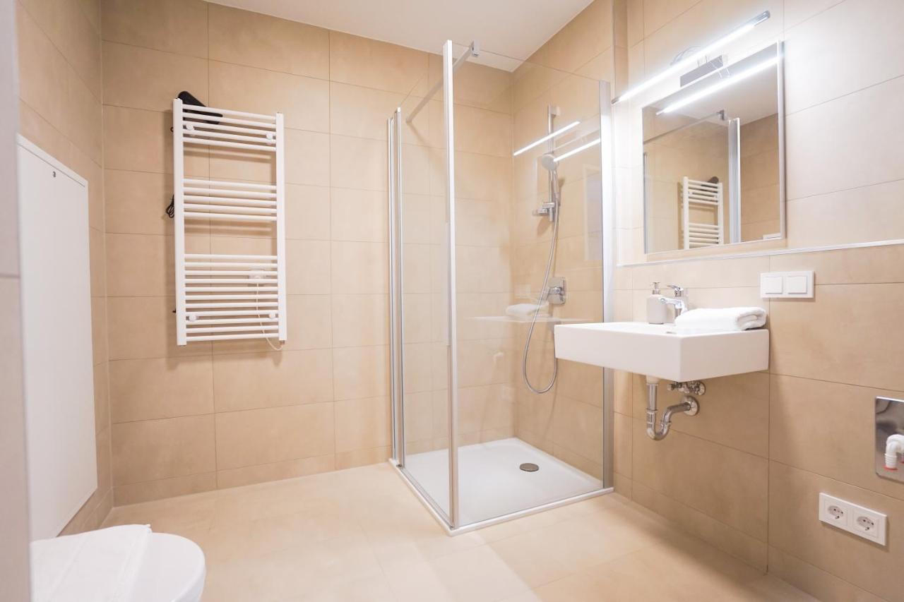 Boutique Studio With Terrace And Pool فيينا المظهر الخارجي الصورة