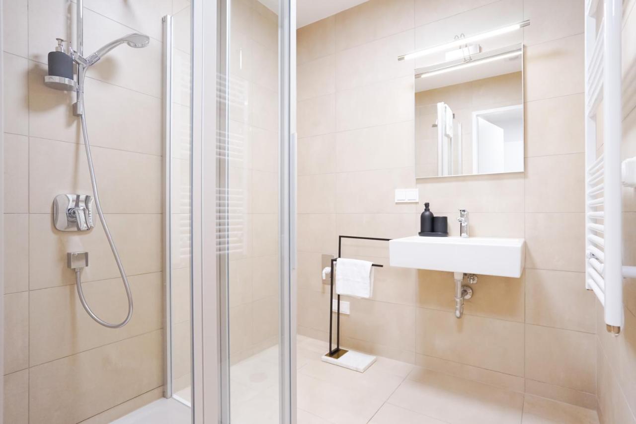Boutique Studio With Terrace And Pool فيينا المظهر الخارجي الصورة